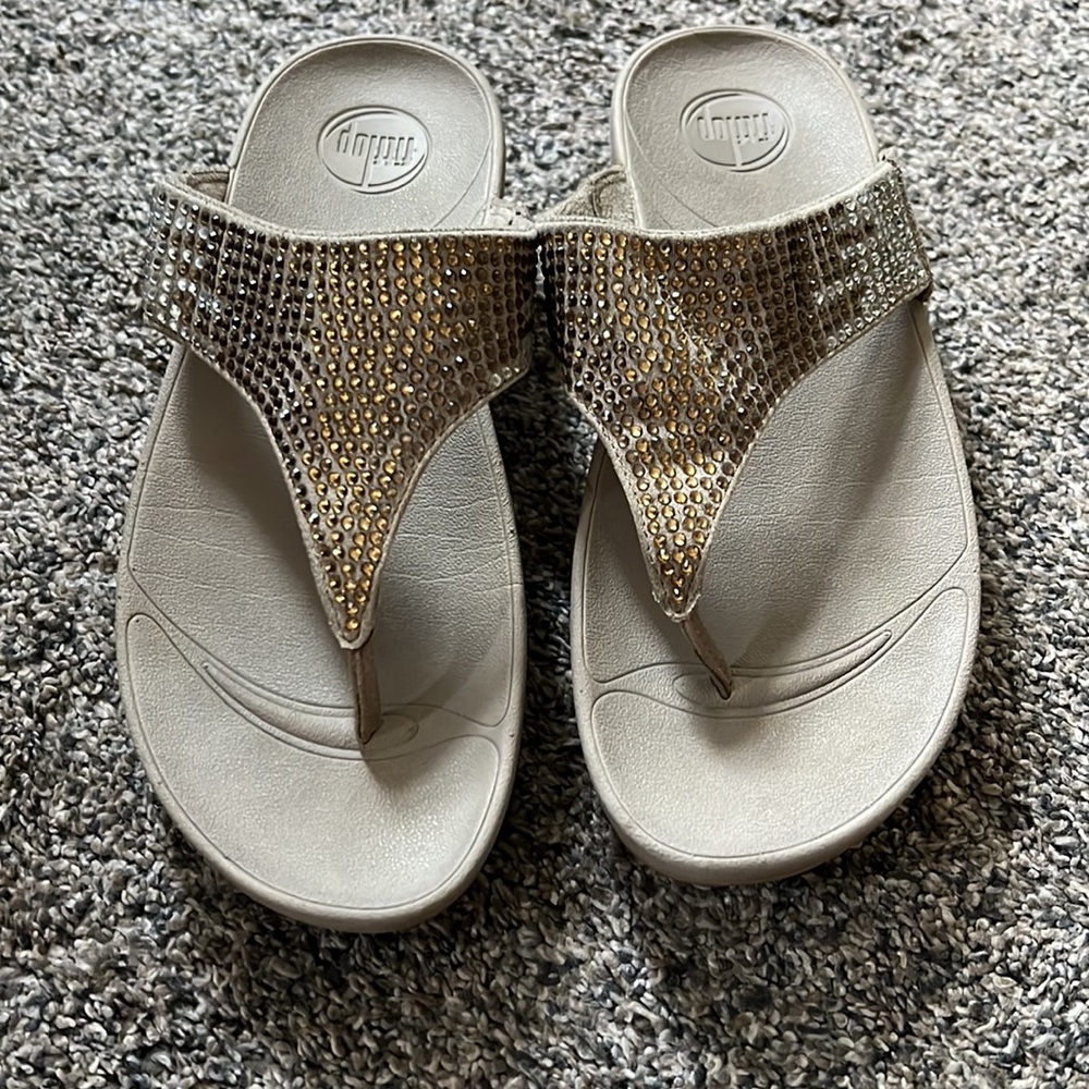 FitFlop Sandals with rhinestones lt tan color size US 8